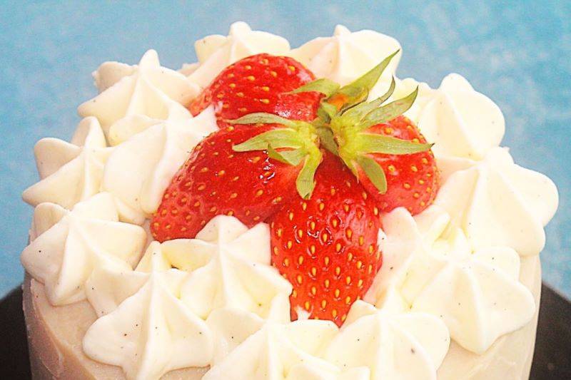 Layer cake façon fraisier