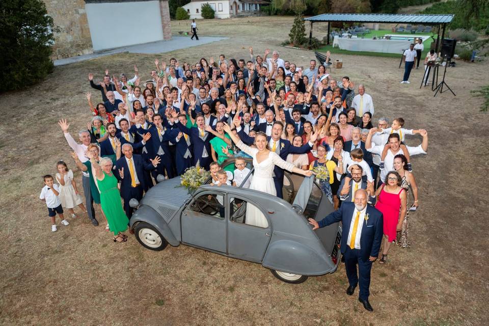 Un mariage entouré