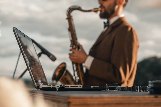 DJ X SAXO