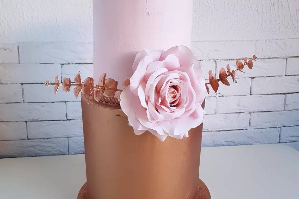 Gâteau rose et doré