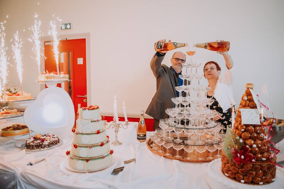 Buffet + Cascade de Champagne