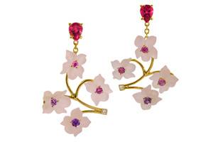 Boucles d'oreille or jaune, fleurs cristal de roche sablé,saphirs et amethistes, poires tourmaline