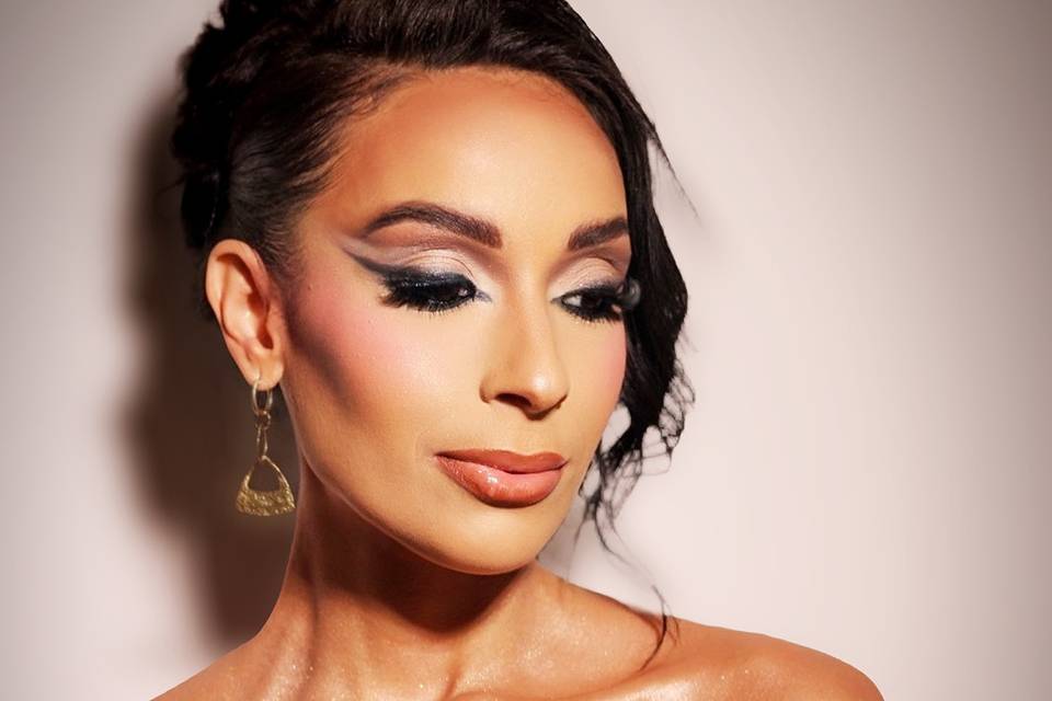 Cut crease