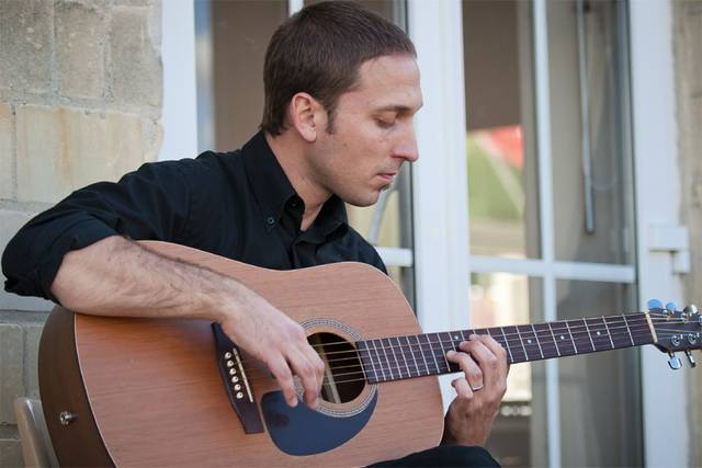 Guitare folk au vin d'honneur