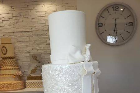 Wedding cake paillettes blanch