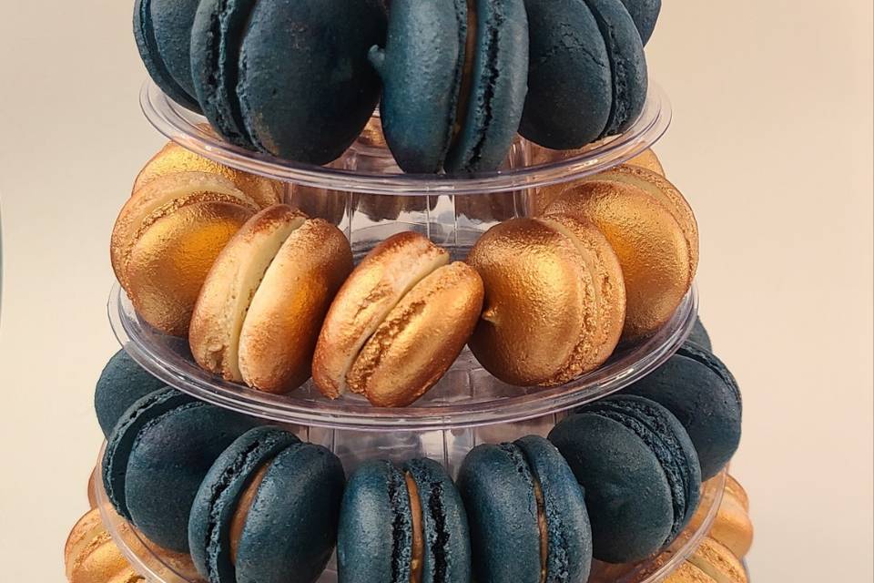 Macaron doré et bleu marine