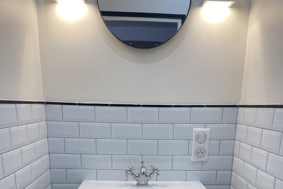 Salle de bains toilettes et douche