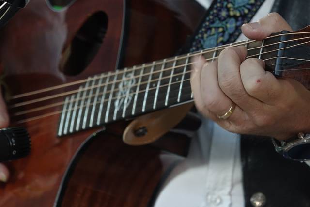 Une guitare