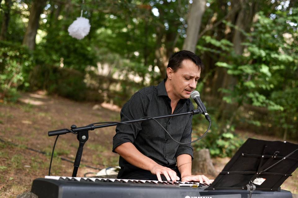 Mathieu, chanteur et pianiste