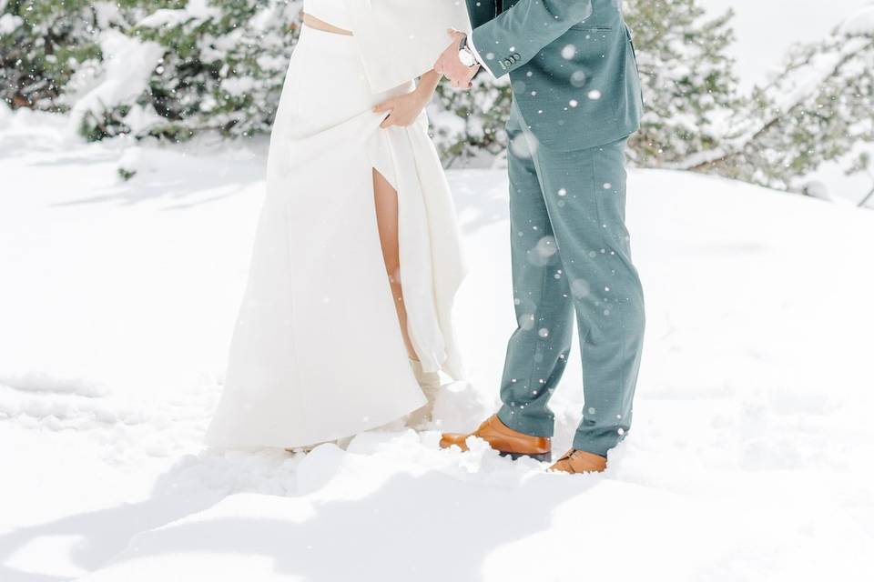 Séance couple sous la neige
