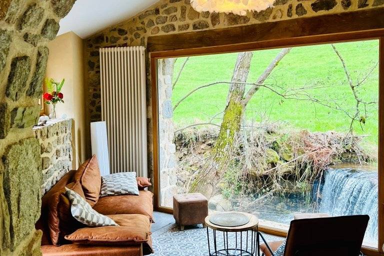 Le salon dans la rivière