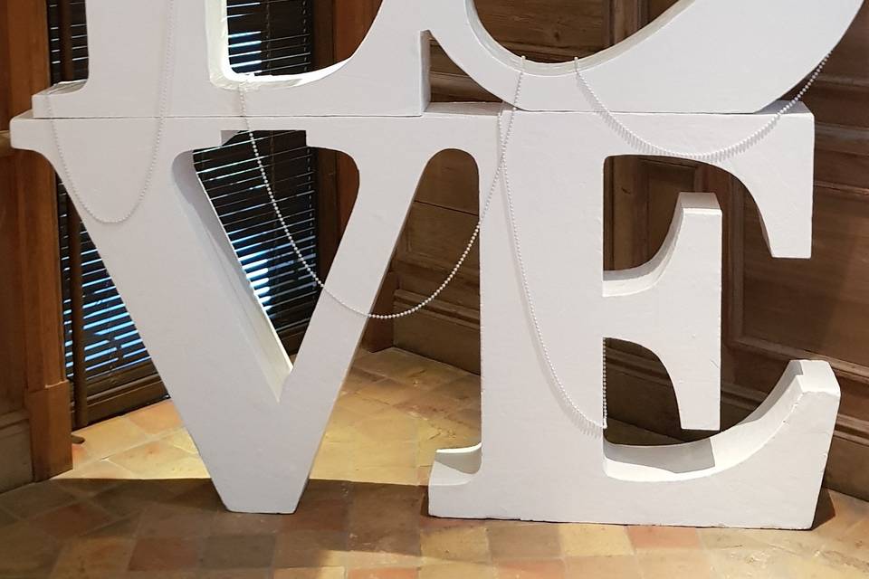 LOVE décor photobooth