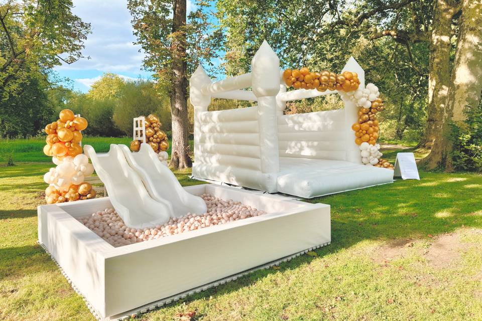 Piscine à balles et Château