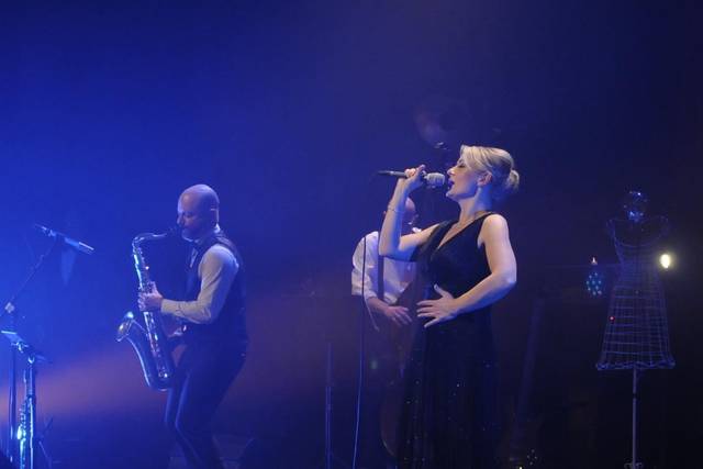 Avec chanteuse
