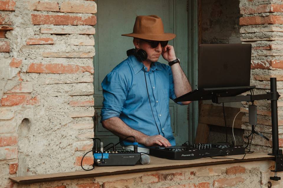DJ Howard Whiddett