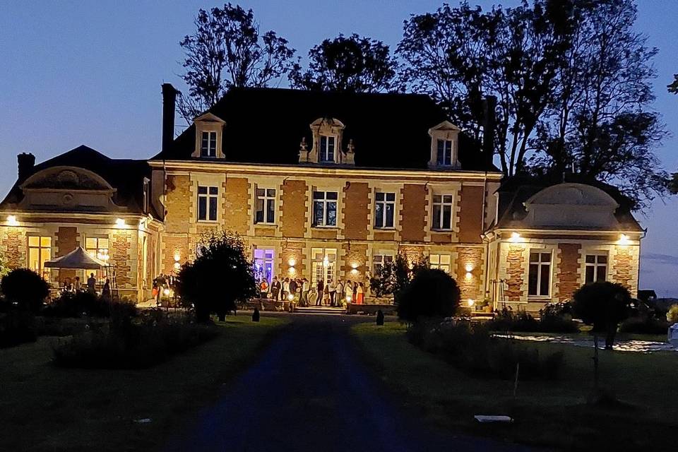 Façade en soirée