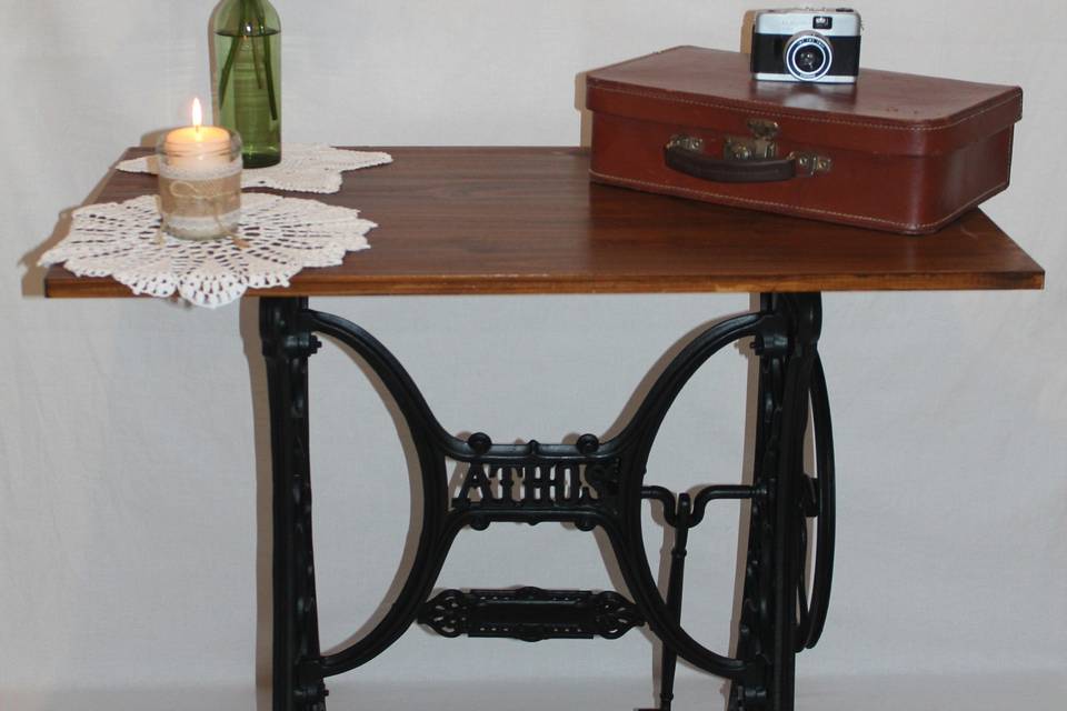 Table vintage à louer