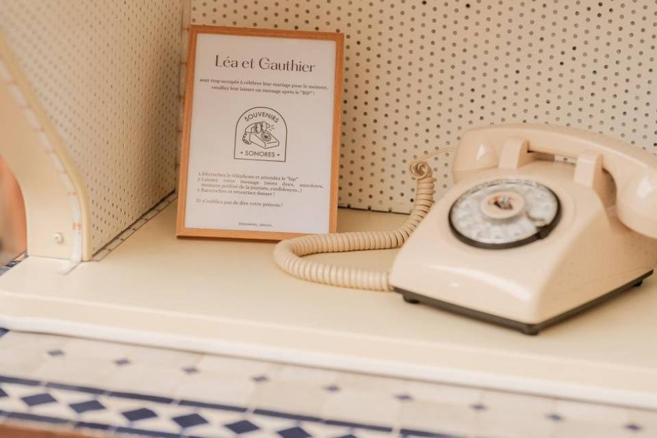Cabine et livre d'or beige