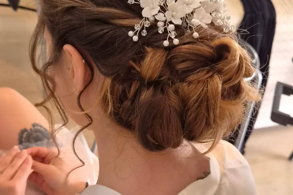 Chignon bas bouclé