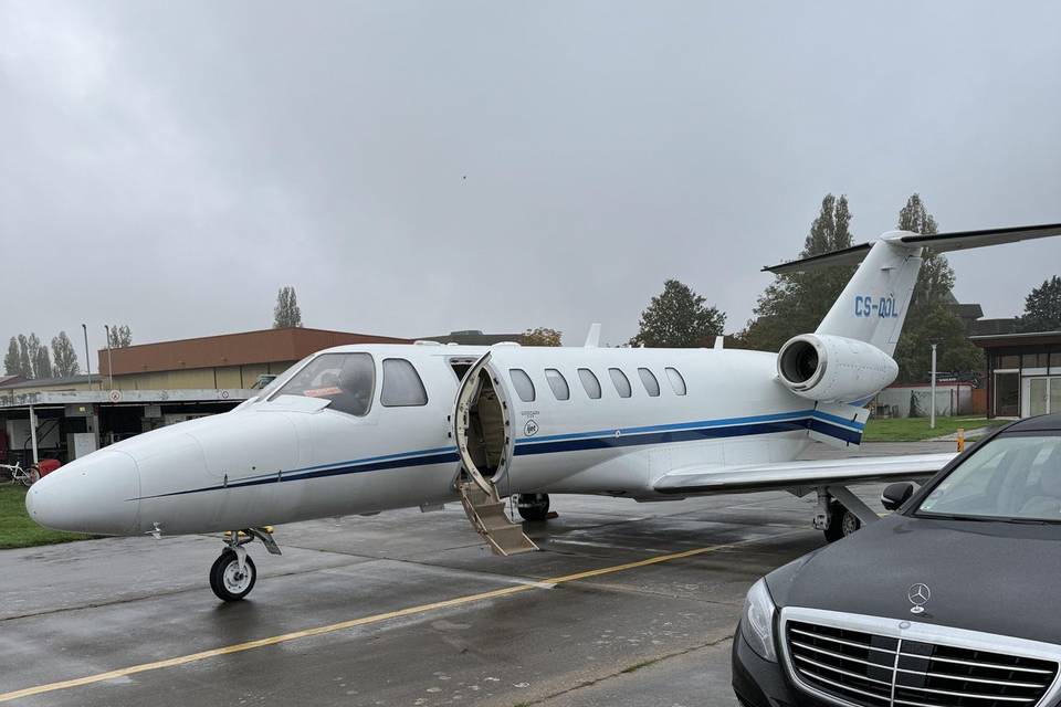 Dépose au pied de l'avion