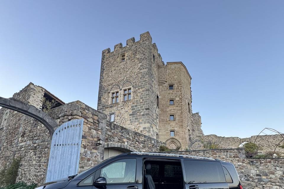 Van au château