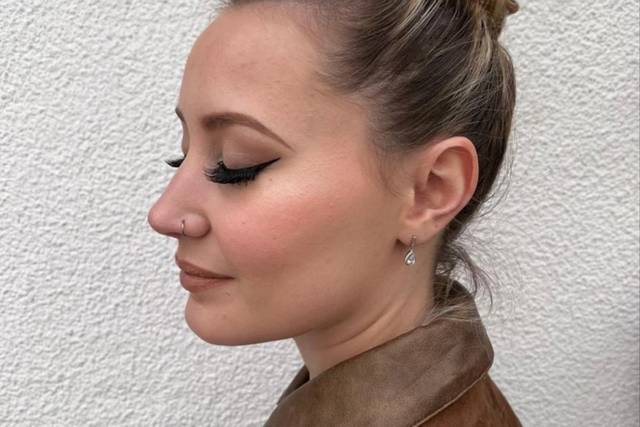 Make up eye liner faux cils