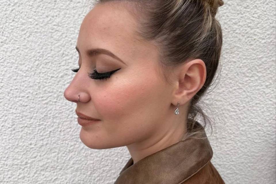 Make up eye liner faux cils