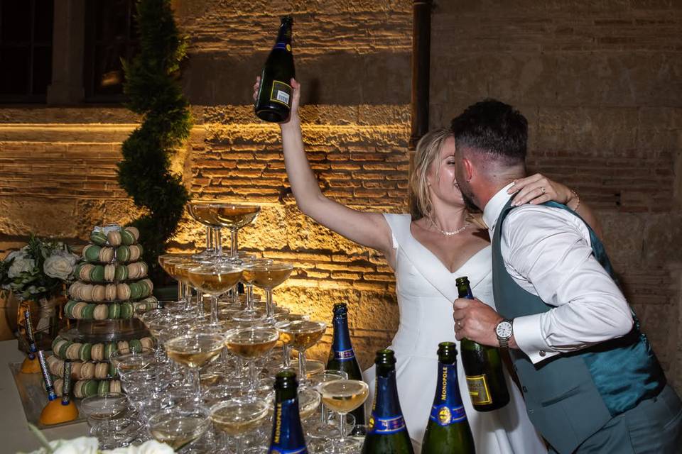 Gâteau et fontaine champagne