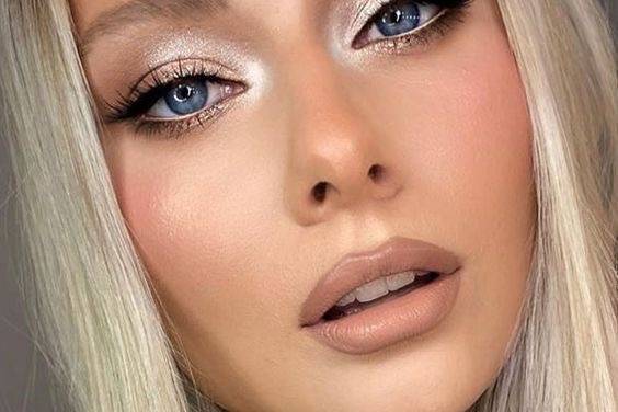 Makeup artist