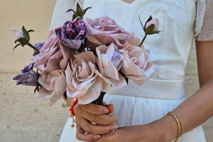 Roses en chemise et débardeur
