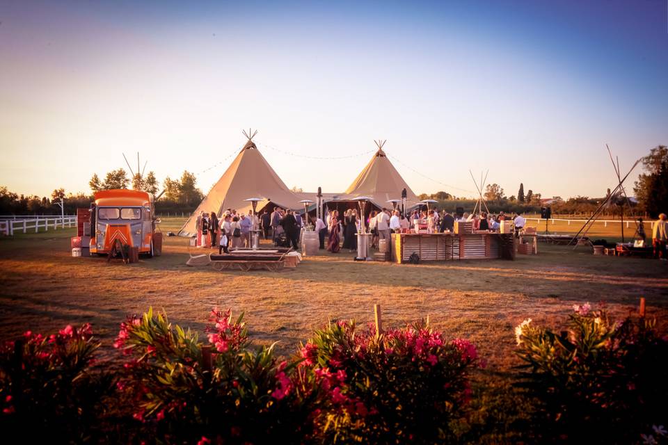 Tipis géants et food truck