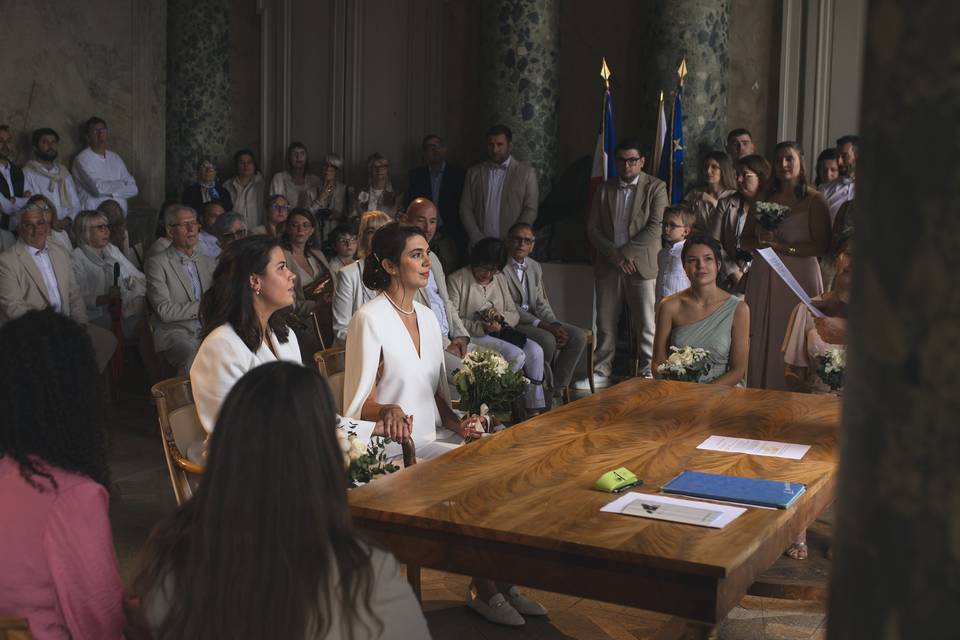 Lueur dans la mairie