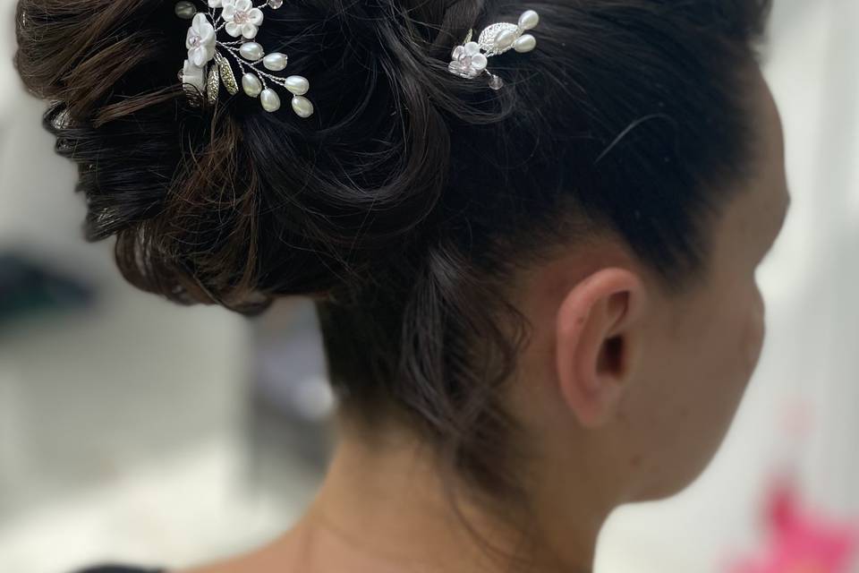 Chignon haut ‘négligé’