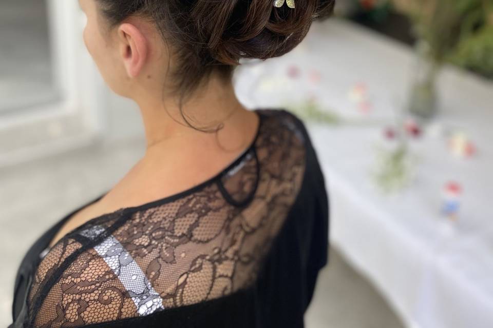 Chignon haut ‘négligé’