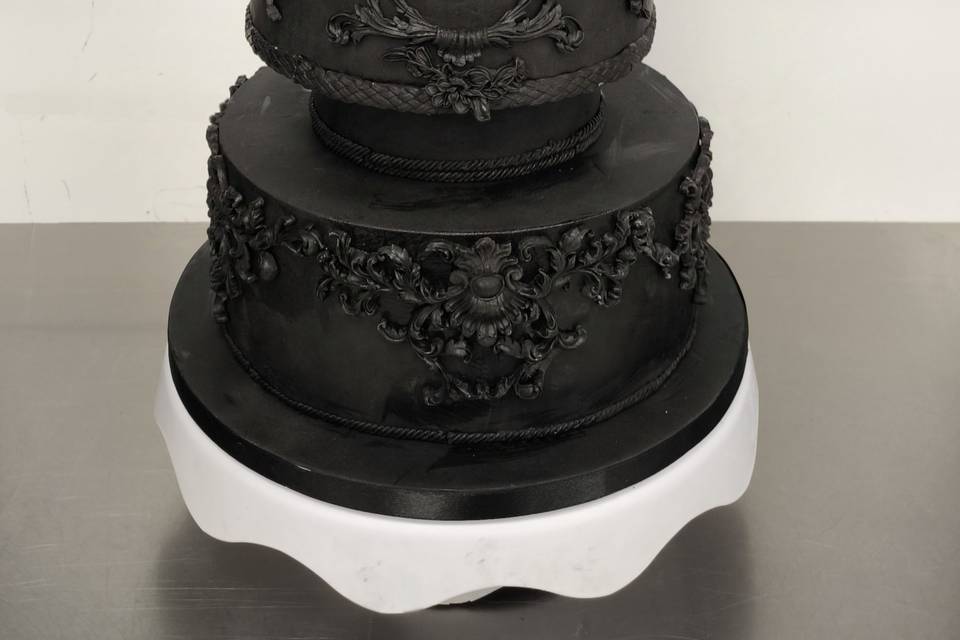 Wedding Cake noir baroque