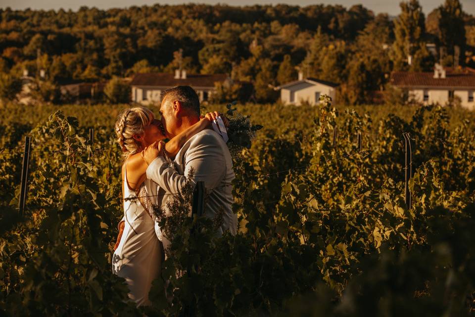 Séance couple dans les vignes