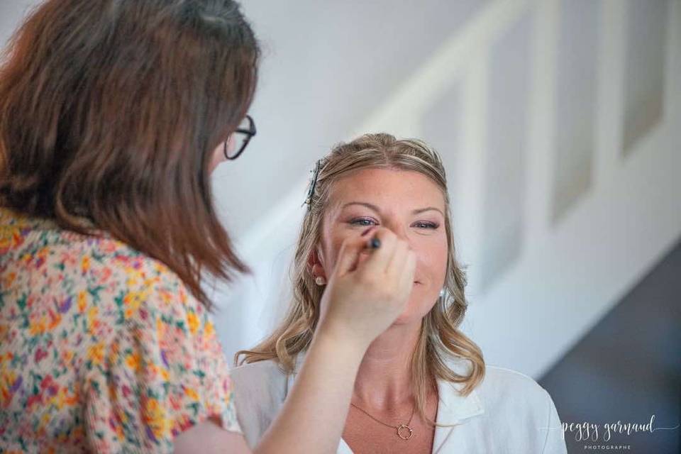 En plein make up mariée