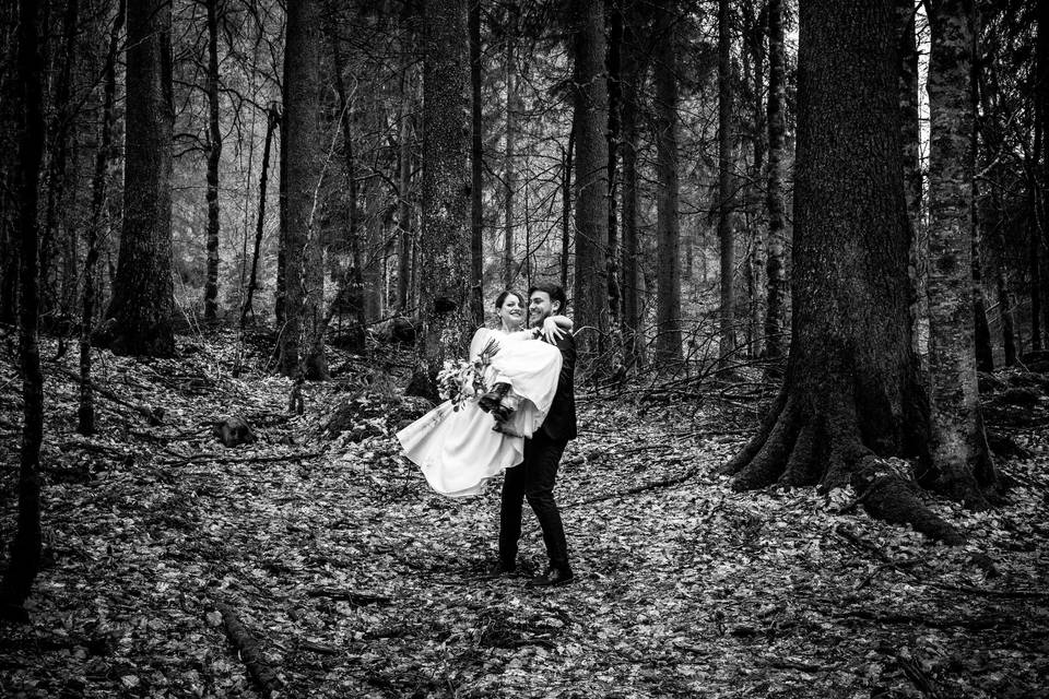 Les mariés dans les bois