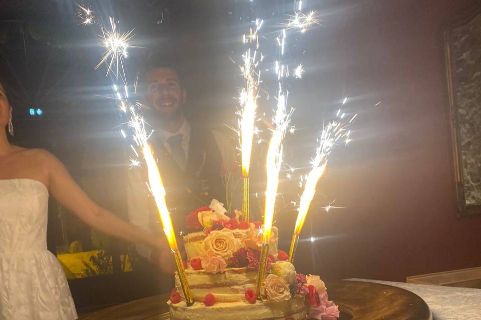 Nude cake