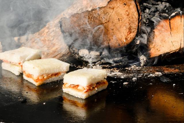 Snack de nuit au brasero