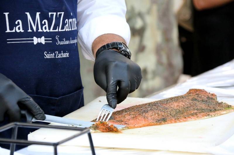 Découpe de saumon gravlax