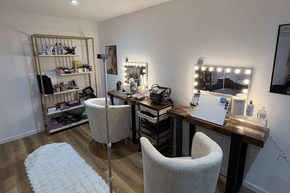 Makeup studio by Eniovala