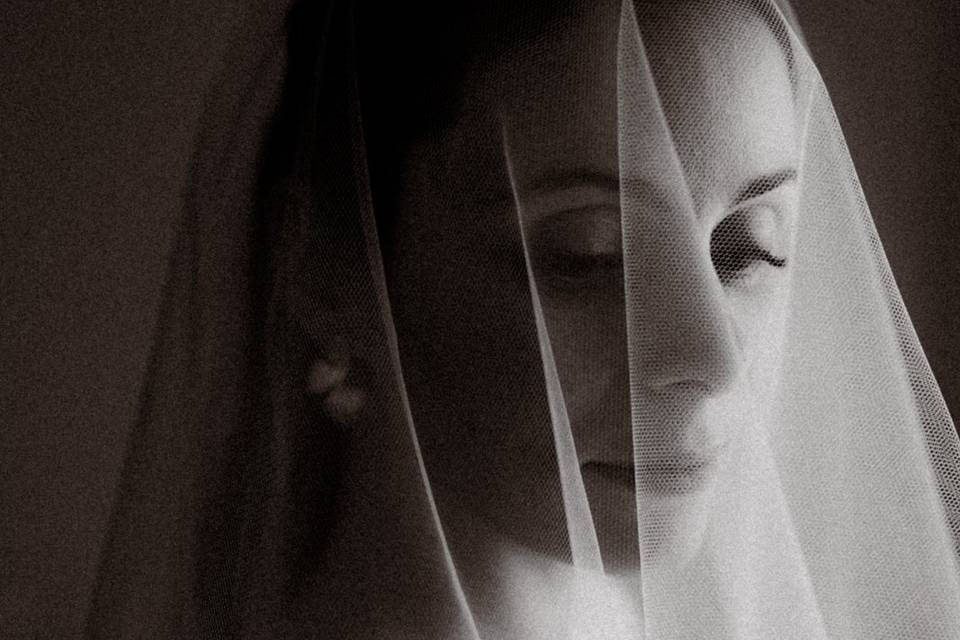 La mariée sous son voile