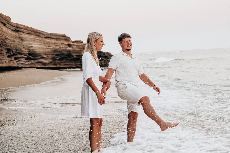 Complicité sur le sable doré.
