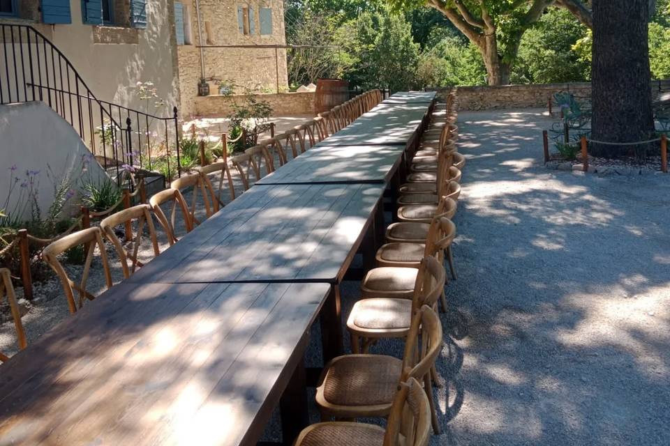 Tables prémium et chaises Rémy