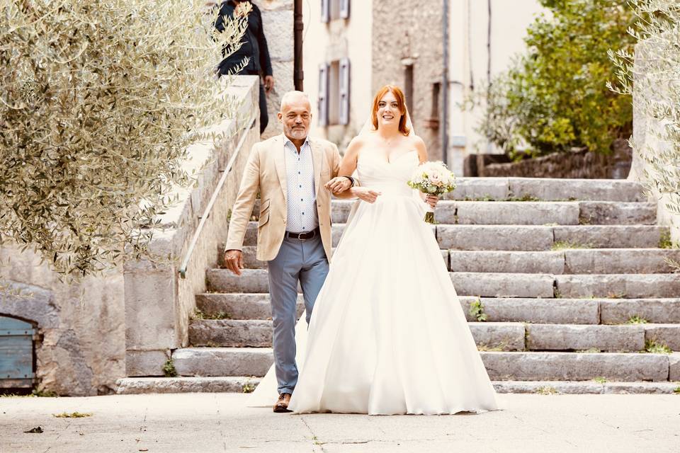 Laurie devant l’Eglise