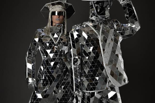 Personnages miroirs et LED