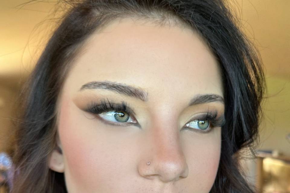 Makeup cat eyes