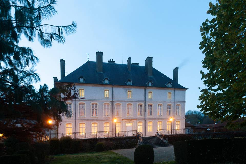 La nuit tombe au château