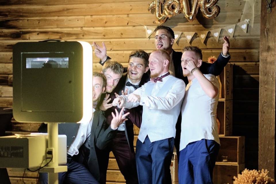 Borne à selfie mariage